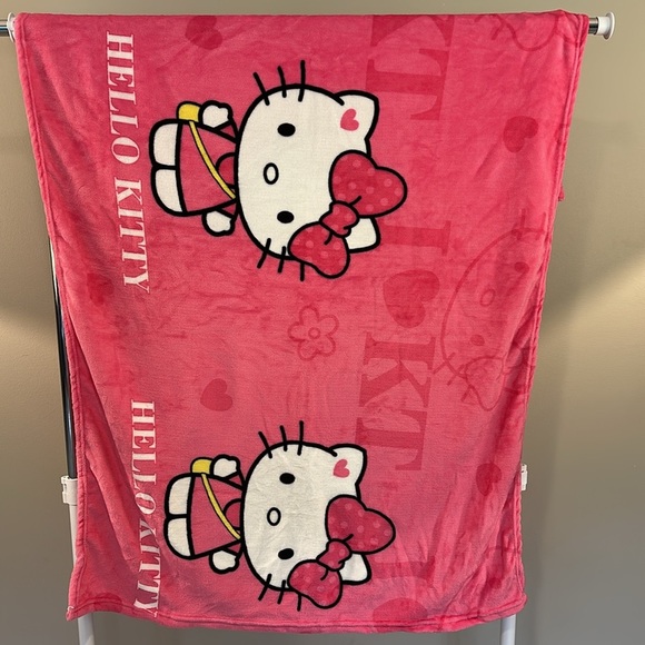 Hello Kitty Pink Blanket - Picture 3 of 3